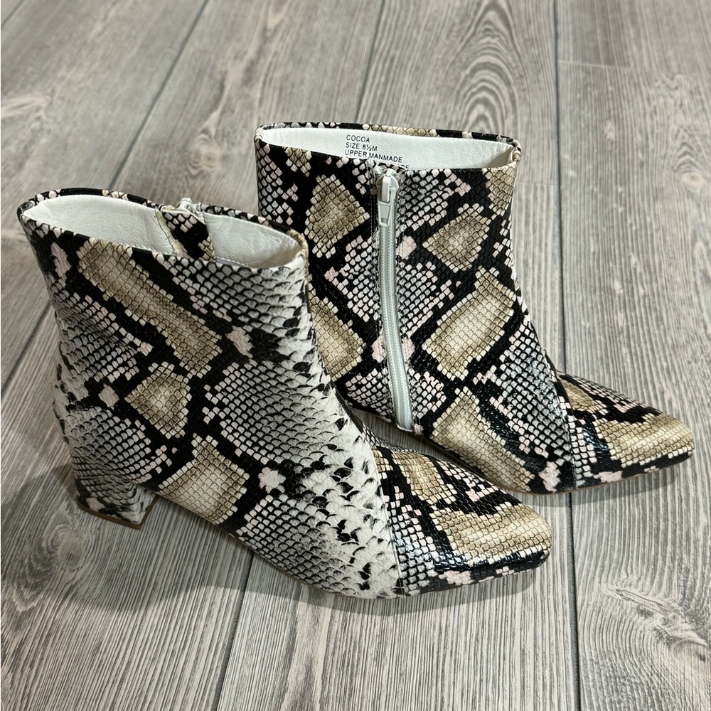 Cocoa Faux Snakeskin Ankle Boots Size 8.5, Vegan Leather, 2.25 inch heel - Picture 5 of 9
